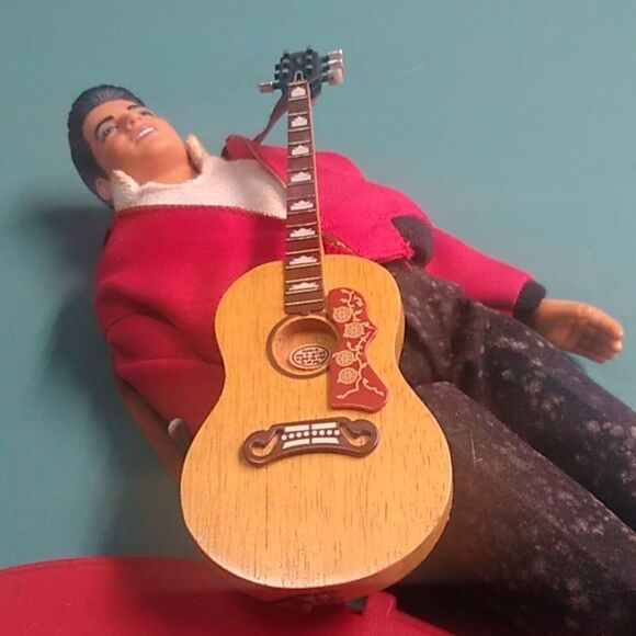 Elvis Presley Enterprise Inc. Red Display Stand, Guitar, Doll 1993 - Picture 3 of 10